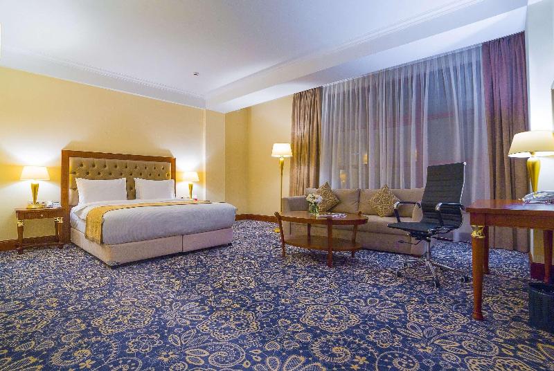 اتاق استاندارد با تخت بزرگ, Ramada By Wyndham Almaty
