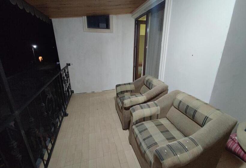 اتاق استاندارد سه تخته با بالکن, Valdi Guest Shekvetili