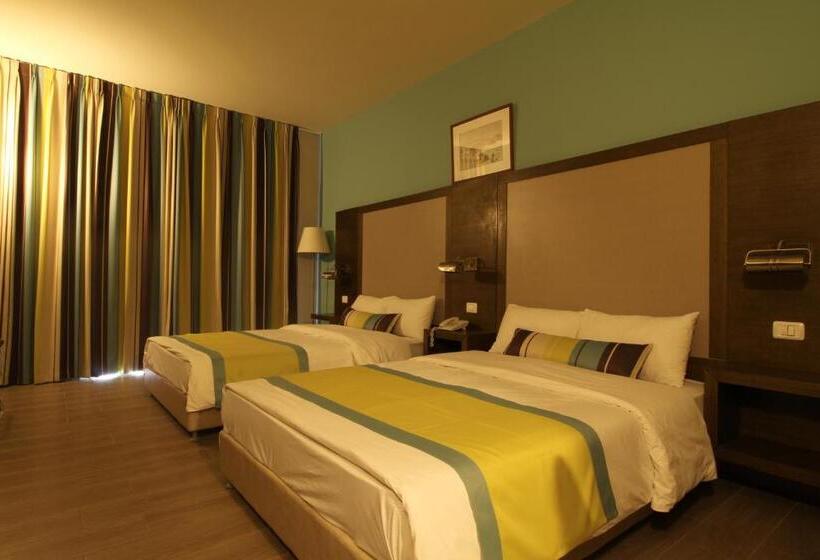 اتاق استاندارد سه تخته با چشم‌انداز استخر, Jericho Resort Village