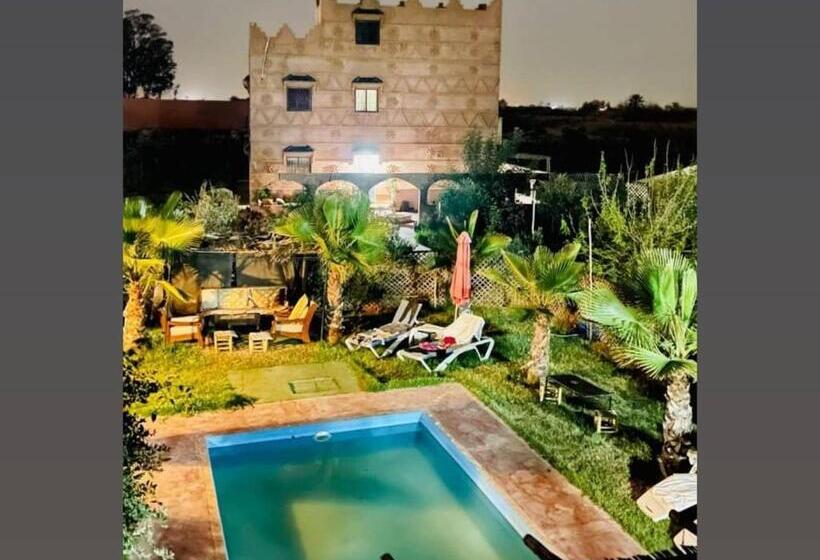 اتاق استاندارد با چشم‌انداز استخر, Villa Darga Rouge