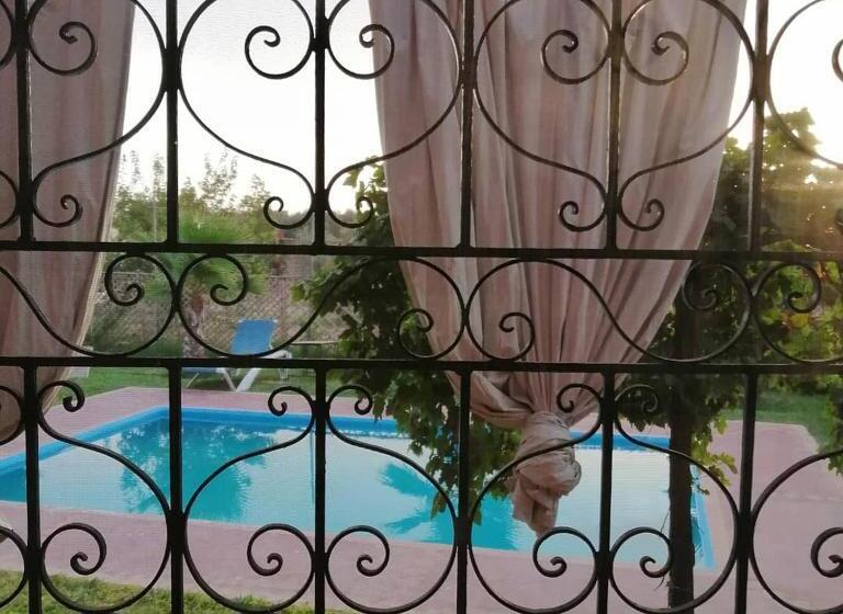 اتاق استاندارد با چشم‌انداز استخر, Villa Darga Rouge