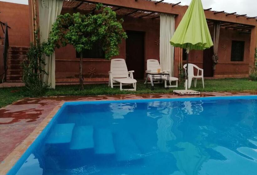 استودیو استاندارد با چشم‌انداز استخر, Villa Darga Rouge