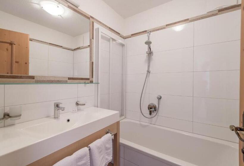 آپارتمان سوپریور 2 خوابه, Pension Bergfrieden