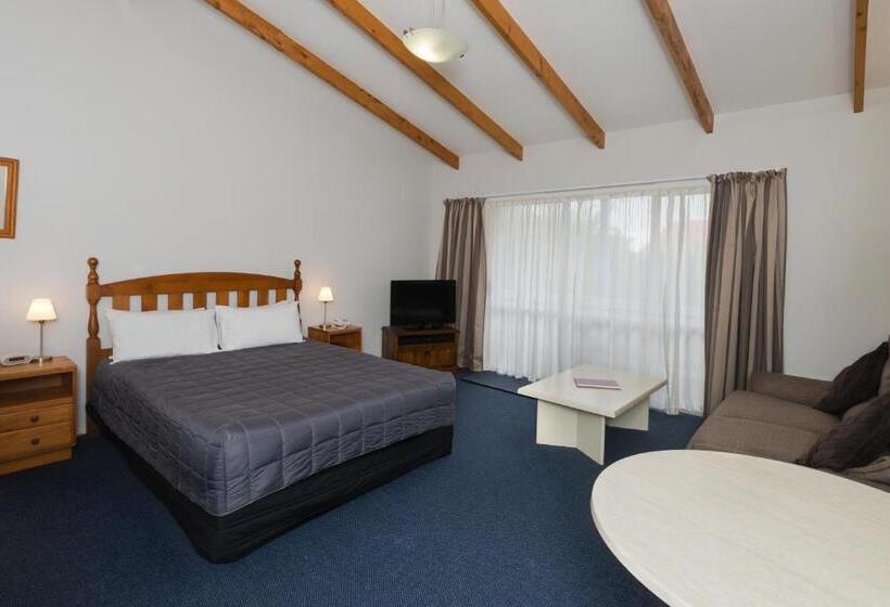 Студия Стандарт, Edelweiss Motel