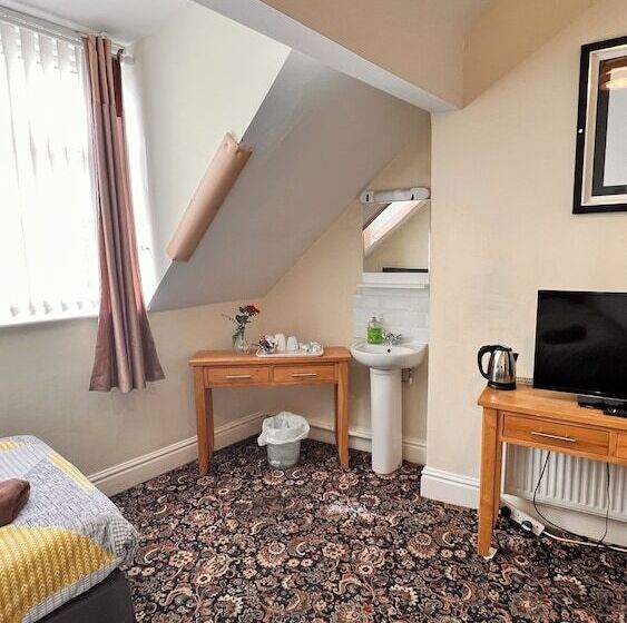 Quarto Estandar Banheiro Compartilhado, Castle Lodge Guest House 86 88 Sheil Rd L6 3af