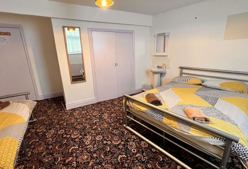 Quarto Triplo Estandar Banheiro Compartilhado, Castle Lodge Guest House 86 88 Sheil Rd L6 3af