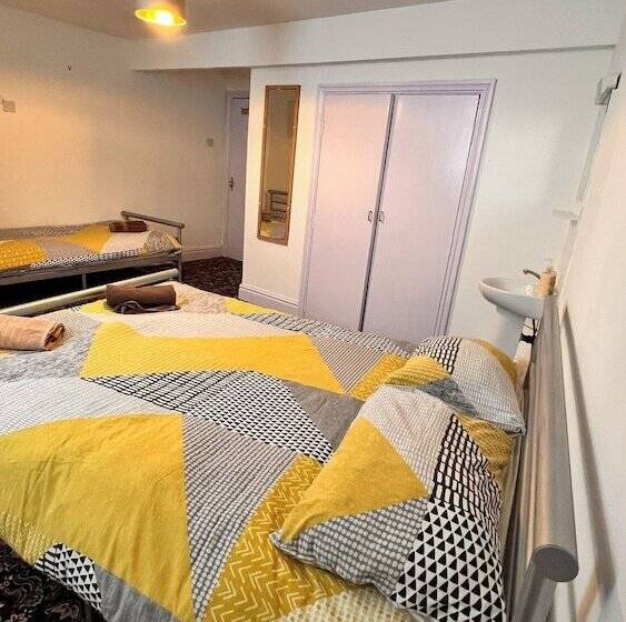 Quarto Triplo Estandar Banheiro Compartilhado, Castle Lodge Guest House 86 88 Sheil Rd L6 3af