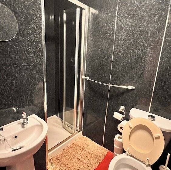 Quarto Familiar, Castle Lodge Guest House 86 88 Sheil Rd L6 3af