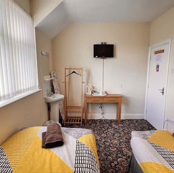 Quarto Estandar Banheiro Compartilhado, Castle Lodge Guest House 86 88 Sheil Rd L6 3af