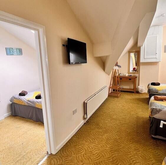 Quarto Familiar, Castle Lodge Guest House 86 88 Sheil Rd L6 3af