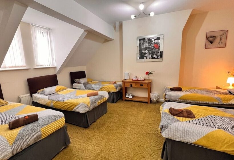Семейный Номер, Castle Lodge Guest House 86 88 Sheil Rd L6 3af