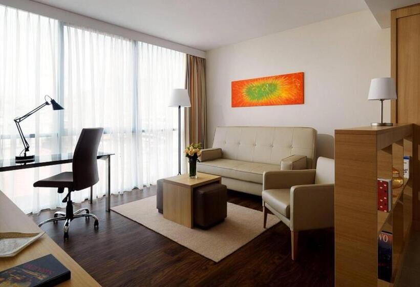 מיטת קינג בסוויטה, Residence Inn By Marriott Sarajevo