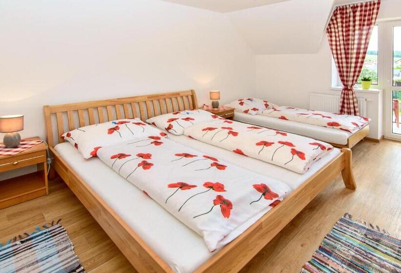 1 Bedroom Apartment Mountain View, Privát Slavkov