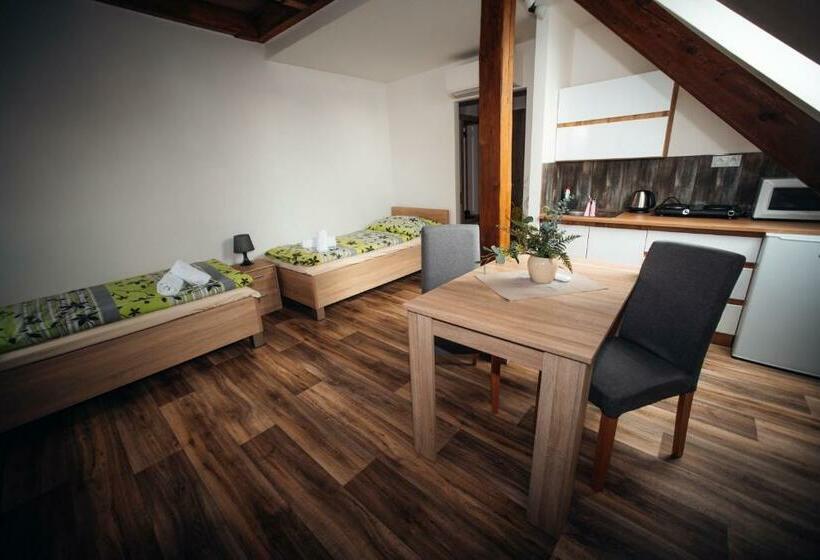 套房, Restaurace čp.2