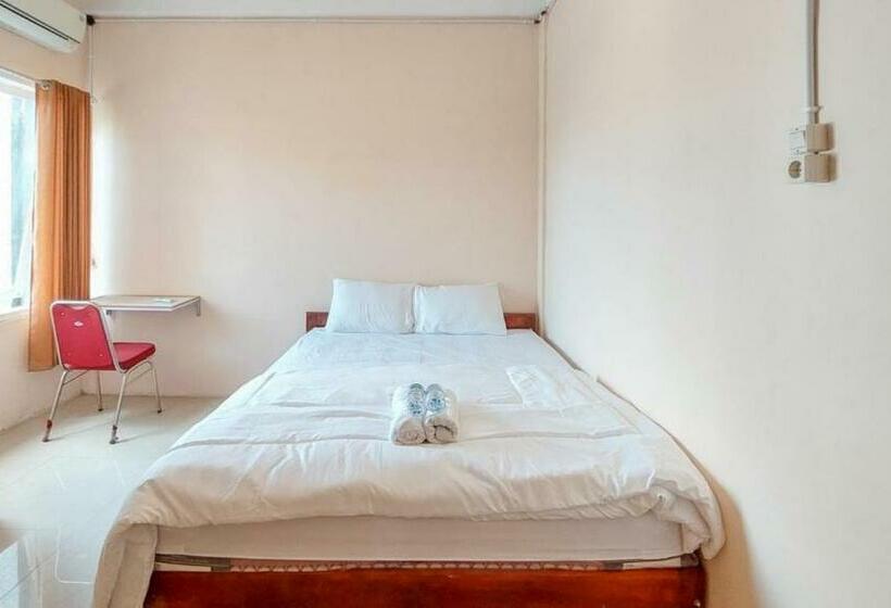 스탠다드 룸 공동 욕실, Artayya Puri 3 Syariah Near Terminal Caruban Mitra Reddoorz