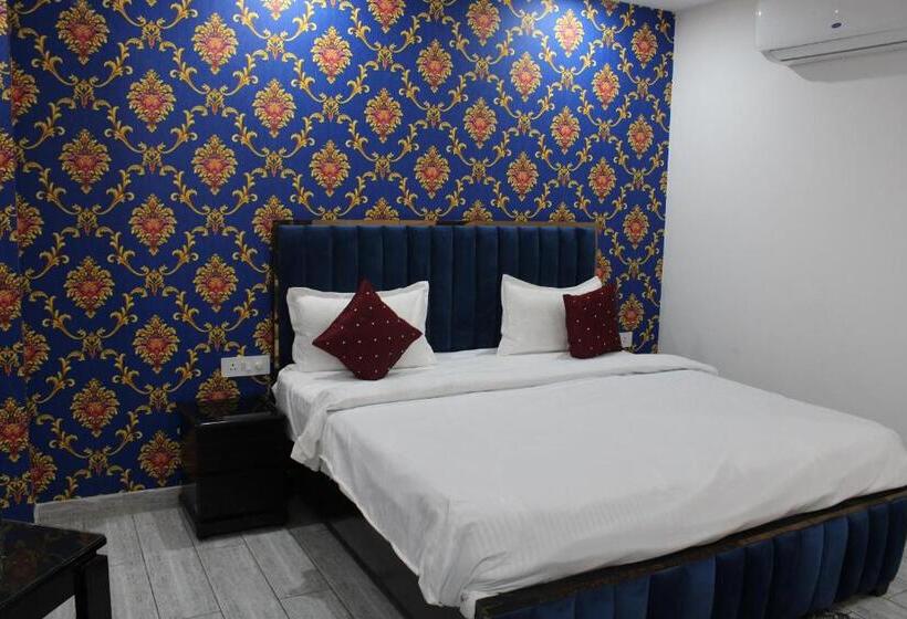 اتاق لوکس با تخت بزرگ, Red Apple Near Railway Station Chandigarh