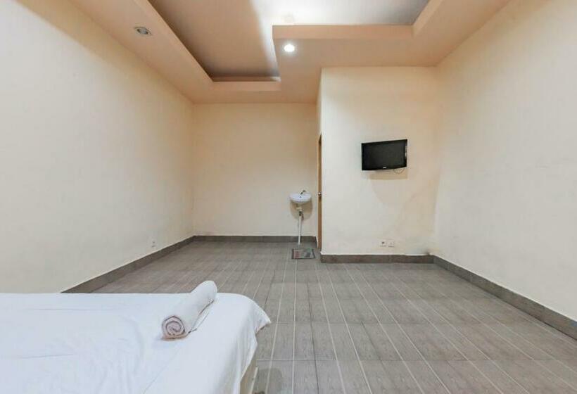 Номер Economy, Urbanview Hotel Garuda Sky Inn Balikpapan By Reddoorz