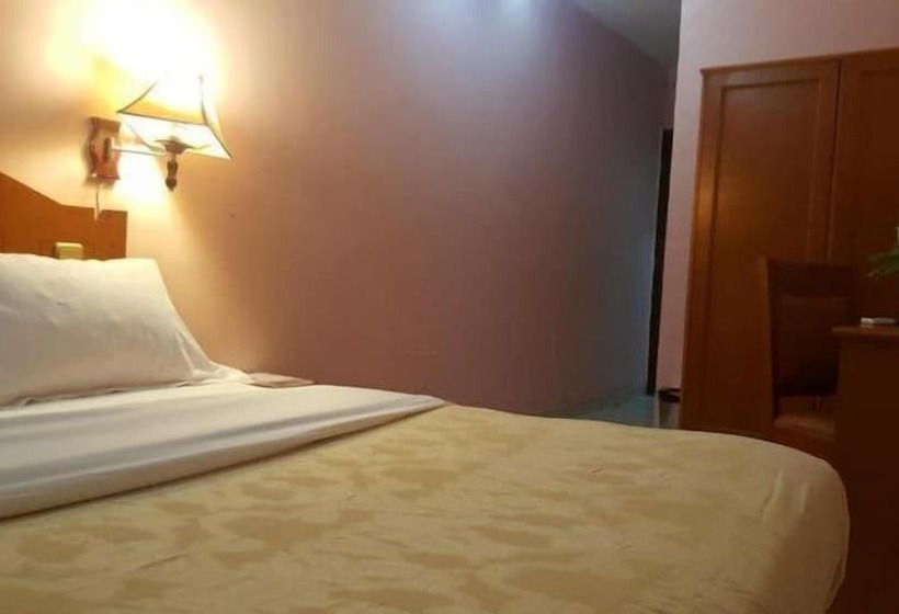 Standard Room, Peninsula Plaza