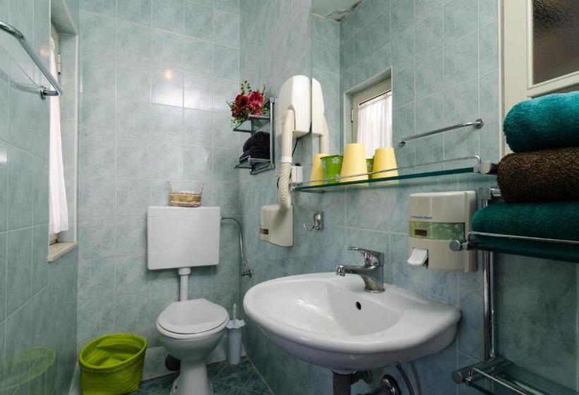 آپارتمان 1 خوابه با بالکن و چشم‌انداز دریا, Apartments Bell Memories
