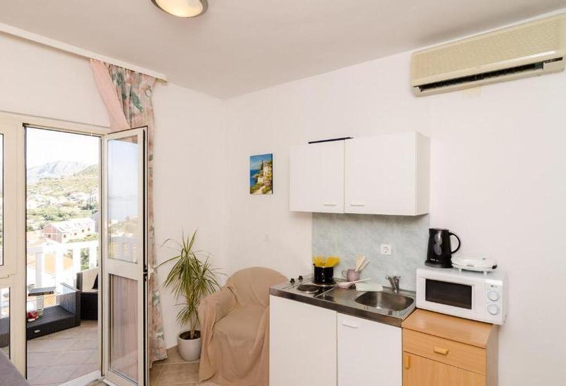 آپارتمان 1 خوابه با بالکن و چشم‌انداز دریا, Apartments Bell Memories