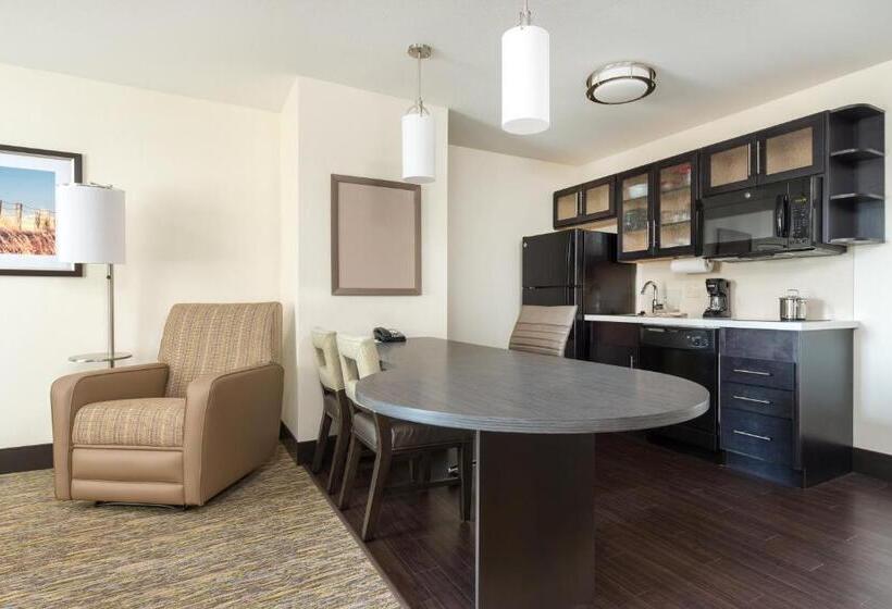 سوییت, Candlewood Suites Columbia Hwy 63 & I 70, An Ihg