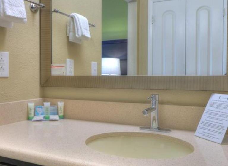 Номер Стандарт Адаптированный для Инвалидов, Staybridge Suites Knoxville West, An Ihg