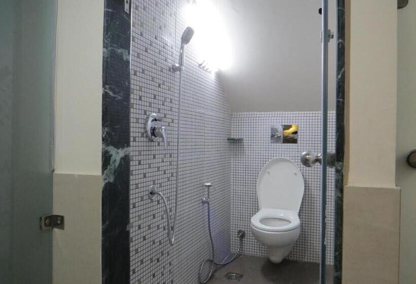 سرير فى غرفة مشتركه, Smyle Inn   Best Value Hotel Near New Delhi Station