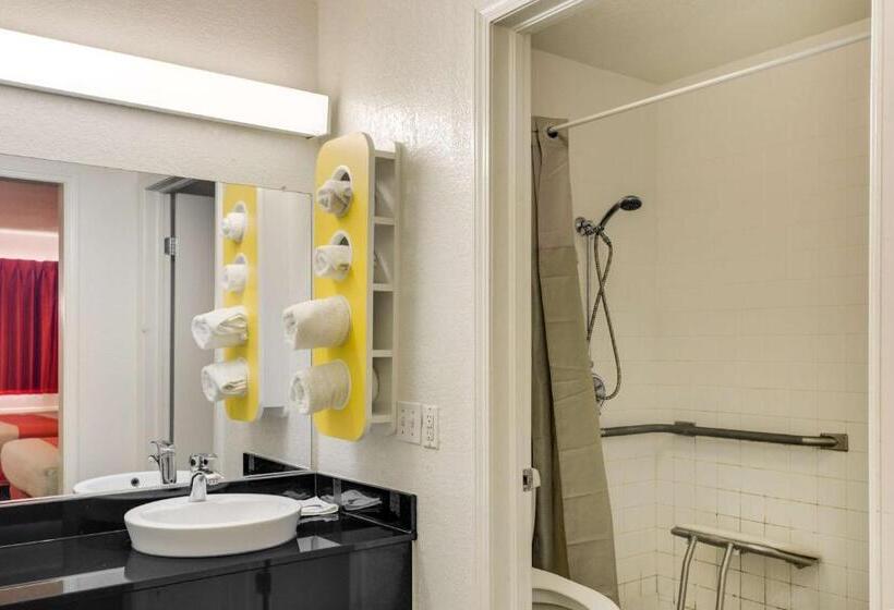 Номер Стандарт Кровать Кинг Адаптированный для Инвалидов, Motel 6fayetteville, Ar