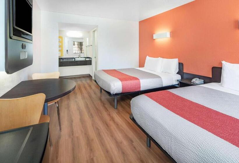Четырехместный номер Премиум, Motel 6thousand Oaks, Ca