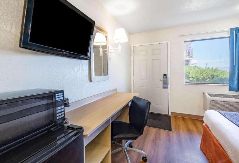 Номер Deluxe Кровать Кинг, Travelodge By Wyndham Miles City