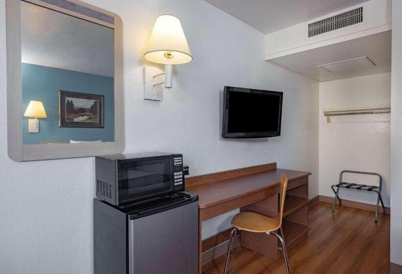 Номер Deluxe Кровать Кинг, Travelodge By Wyndham Miles City