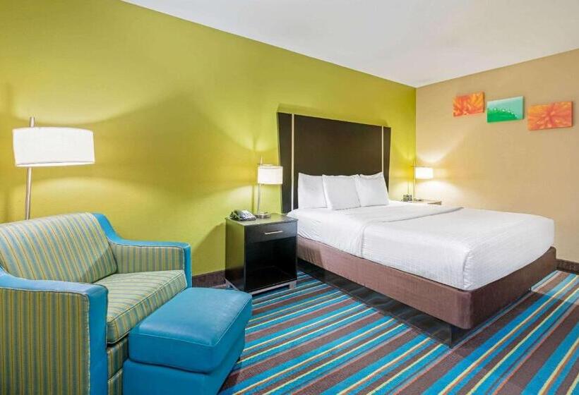 Номер Deluxe Кровать Кинг, La Quinta By Wyndham Muskogee