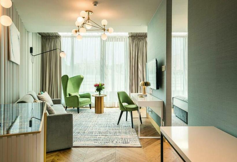سوییت جونیور, Ferreus Modern Art Deco