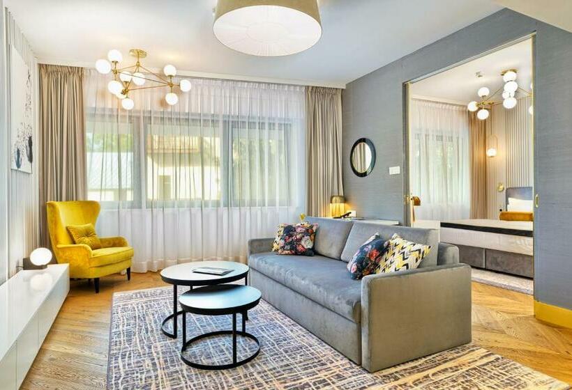 سوییت جونیور, Ferreus Modern Art Deco