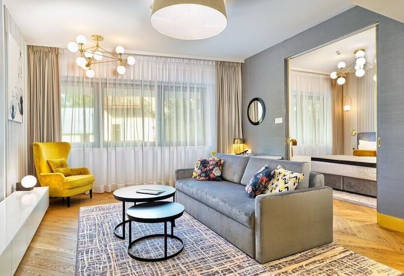 سوییت جونیور, Ferreus Modern Art Deco