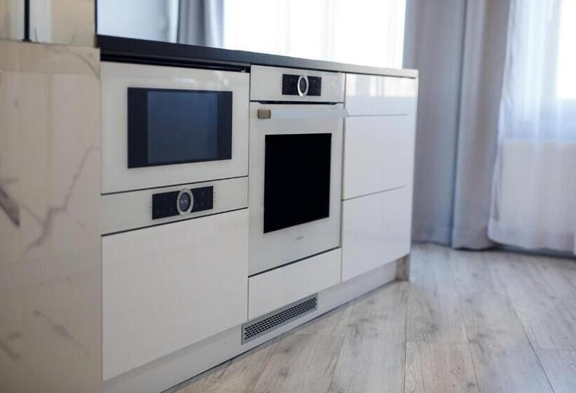 1 Bedroom Penthouse Apartment, Apartamenty Rondo