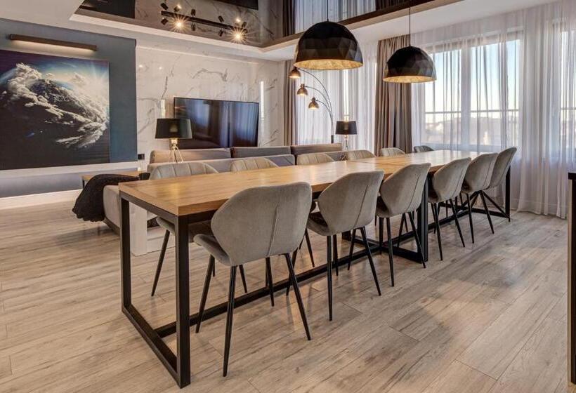 1 Bedroom Penthouse Apartment, Apartamenty Rondo