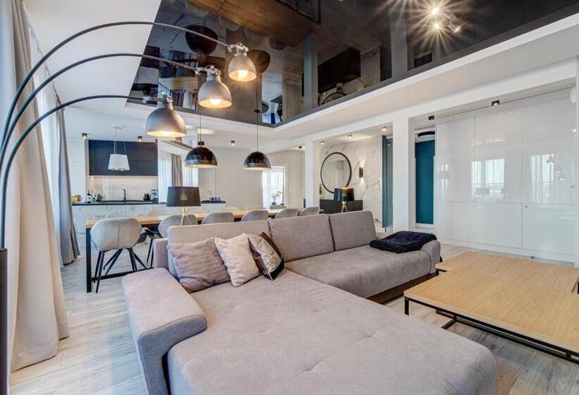 1 Bedroom Penthouse Apartment, Apartamenty Rondo