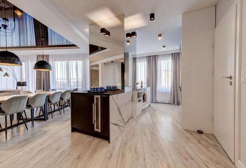 1 Bedroom Penthouse Apartment, Apartamenty Rondo
