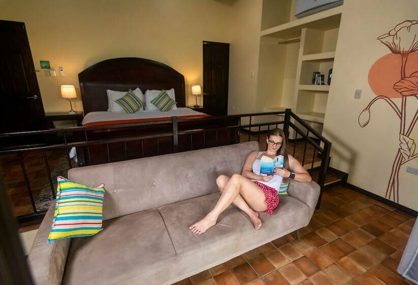سوئیت جونیور با تخت بزرگ, Rinconcito Lodge