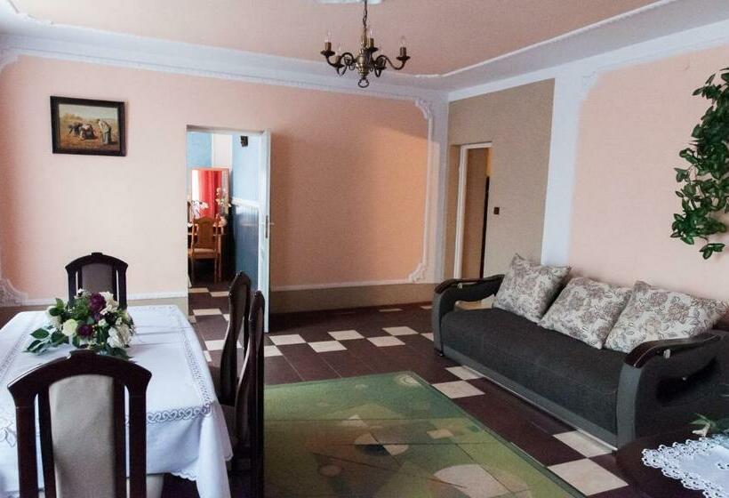 Люкс, Usługi Hotelarskie Las Vegas