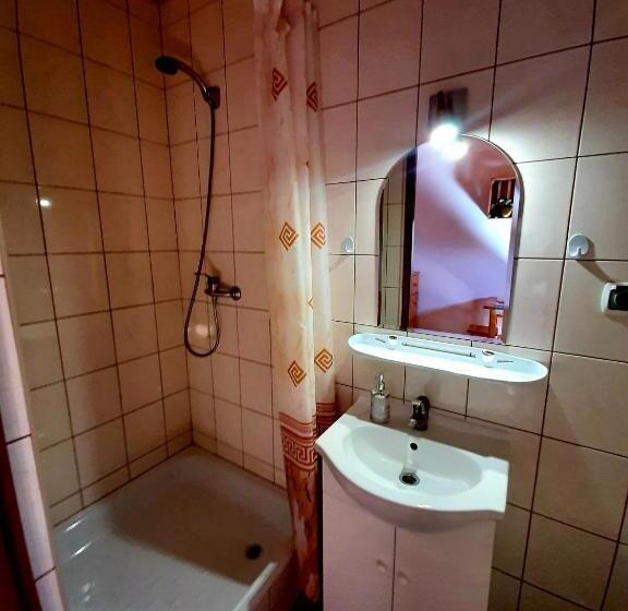 اتاق استاندارد سه نفره, Leśny Dwór Bieszczady   Sauna I Gorąca Balia
