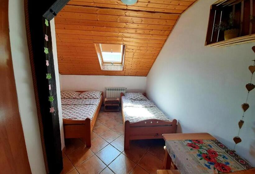اتاق استاندارد سه نفره, Leśny Dwór Bieszczady   Sauna I Gorąca Balia
