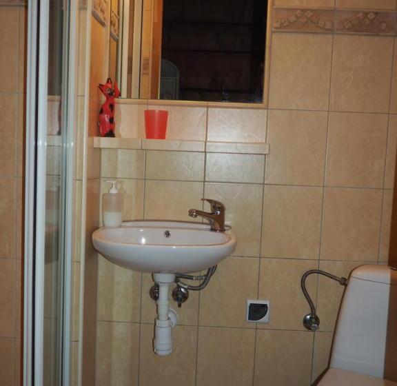 Quarto Economy, Koci Zamek