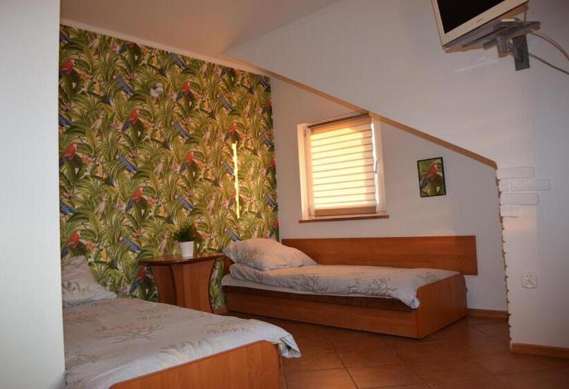 Quarto Triplo Estandar, Pokoje Emilia I Julia