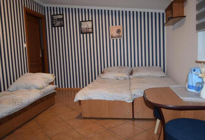 Quarto Triplo Estandar, Pokoje Emilia I Julia