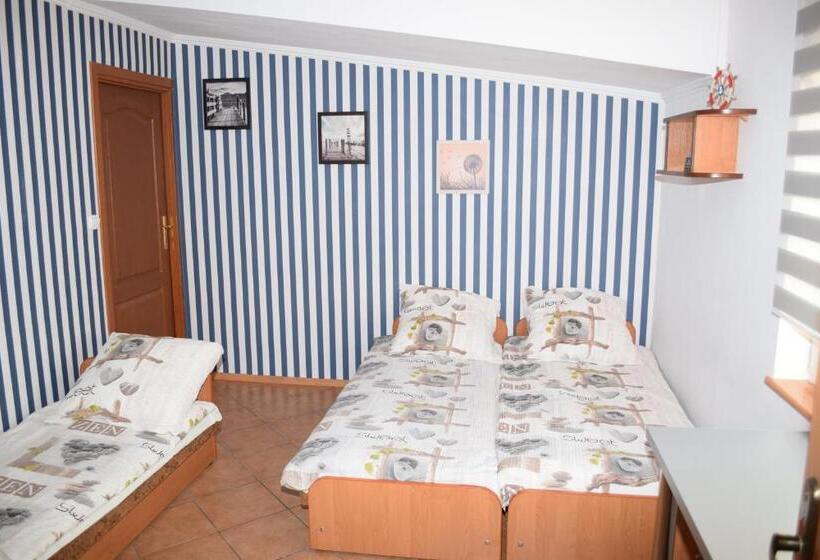 Quarto Triplo Estandar, Pokoje Emilia I Julia