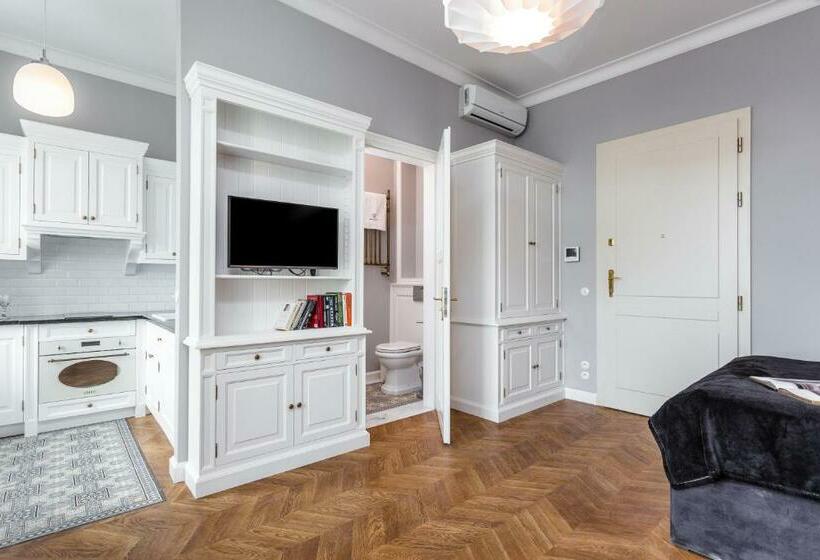 استودیوی استاندارد, Warsaw Concept