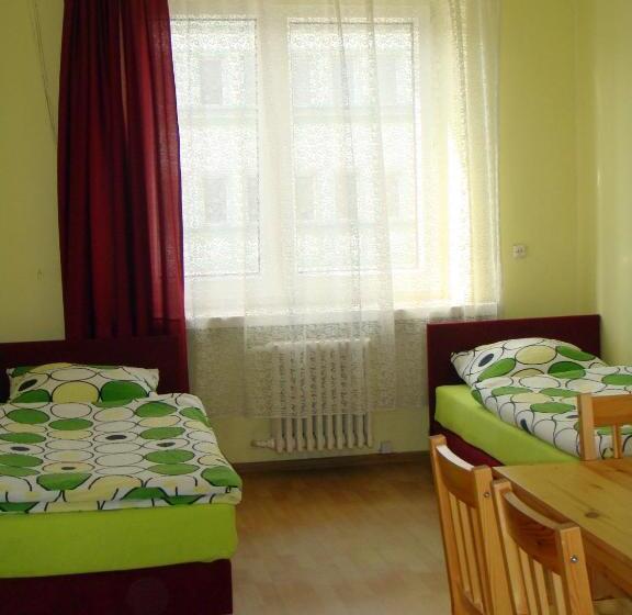 اتاق استاندارد با سرویس بهداشتی مشترک, Hostel Omega