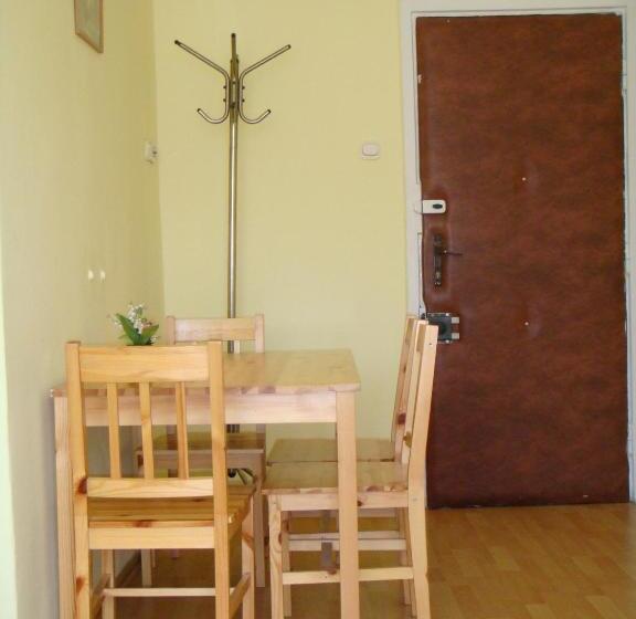 اتاق استاندارد با سرویس بهداشتی مشترک, Hostel Omega